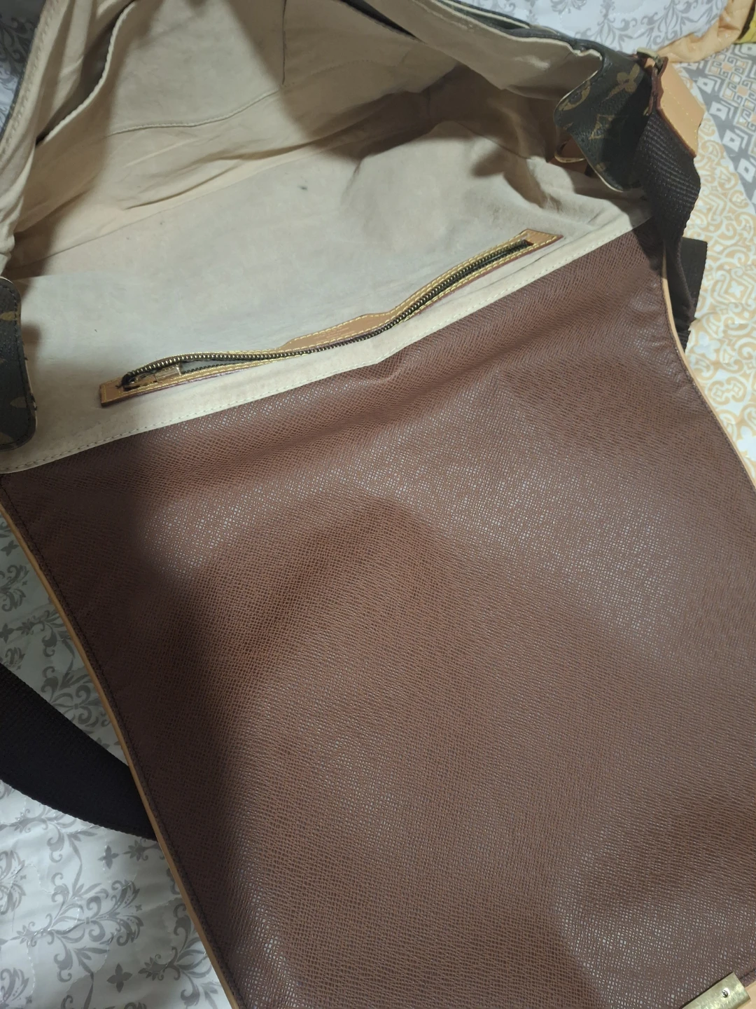 Louis Vuitton Monogram Messenger Bag 🏈 - photo 3