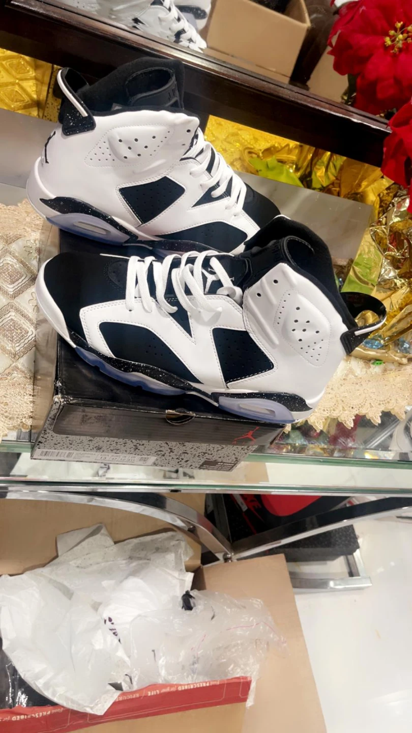 Air Jordan 6 Retro Sneakers - photo 5