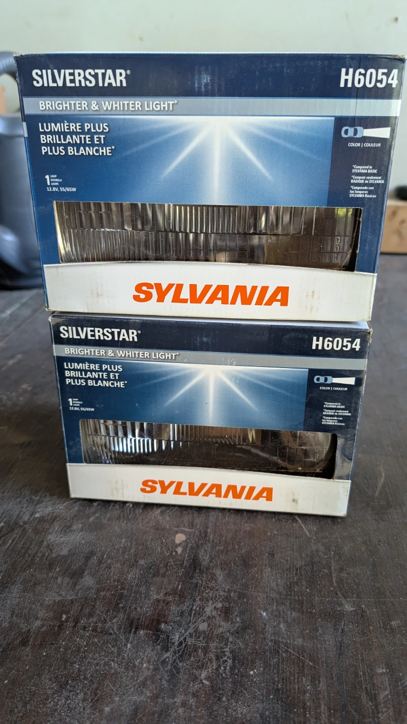 2 Sylvania Silverstar H6054 Headlights