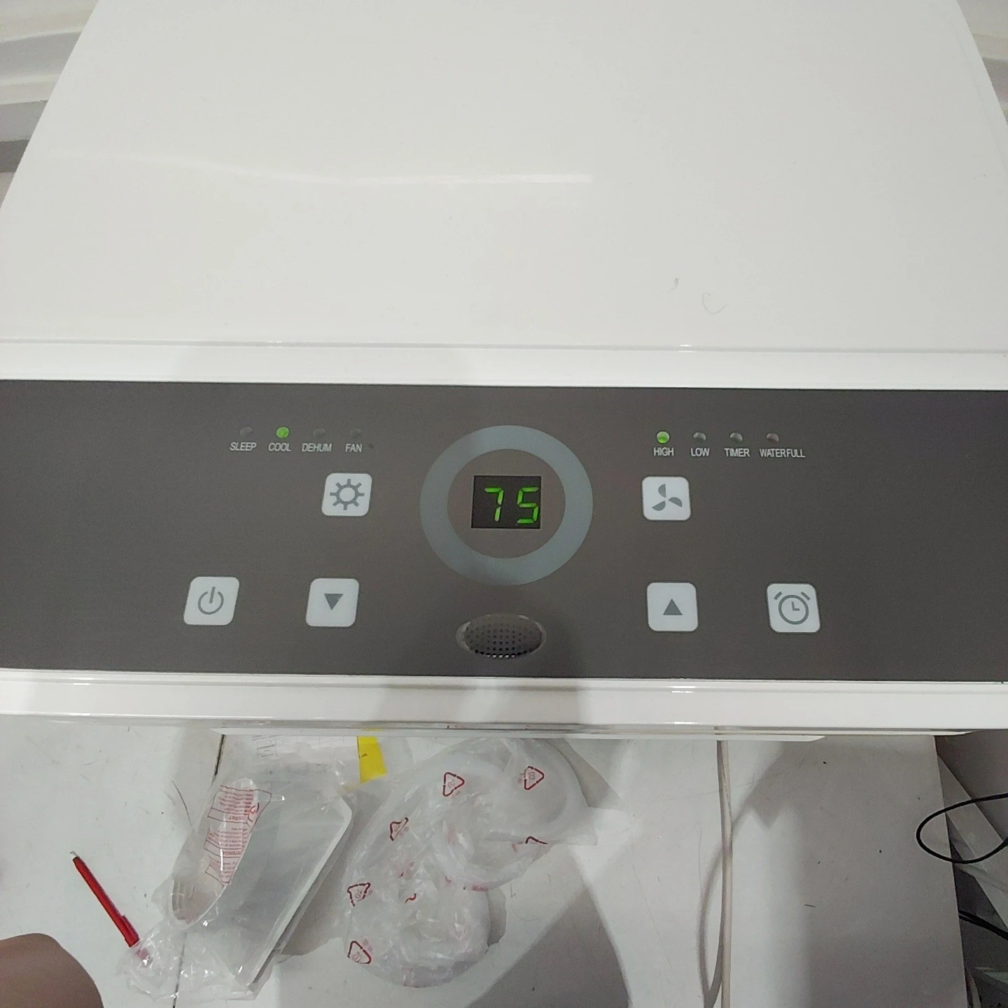NEW- Electactic 8000 BTU Portable Air Conditioner/ Dehumidifier - photo 4