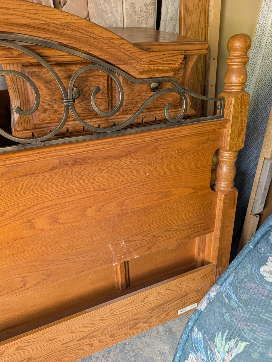 Oakwood heavy build Queen bed (free delivery) - photo 2