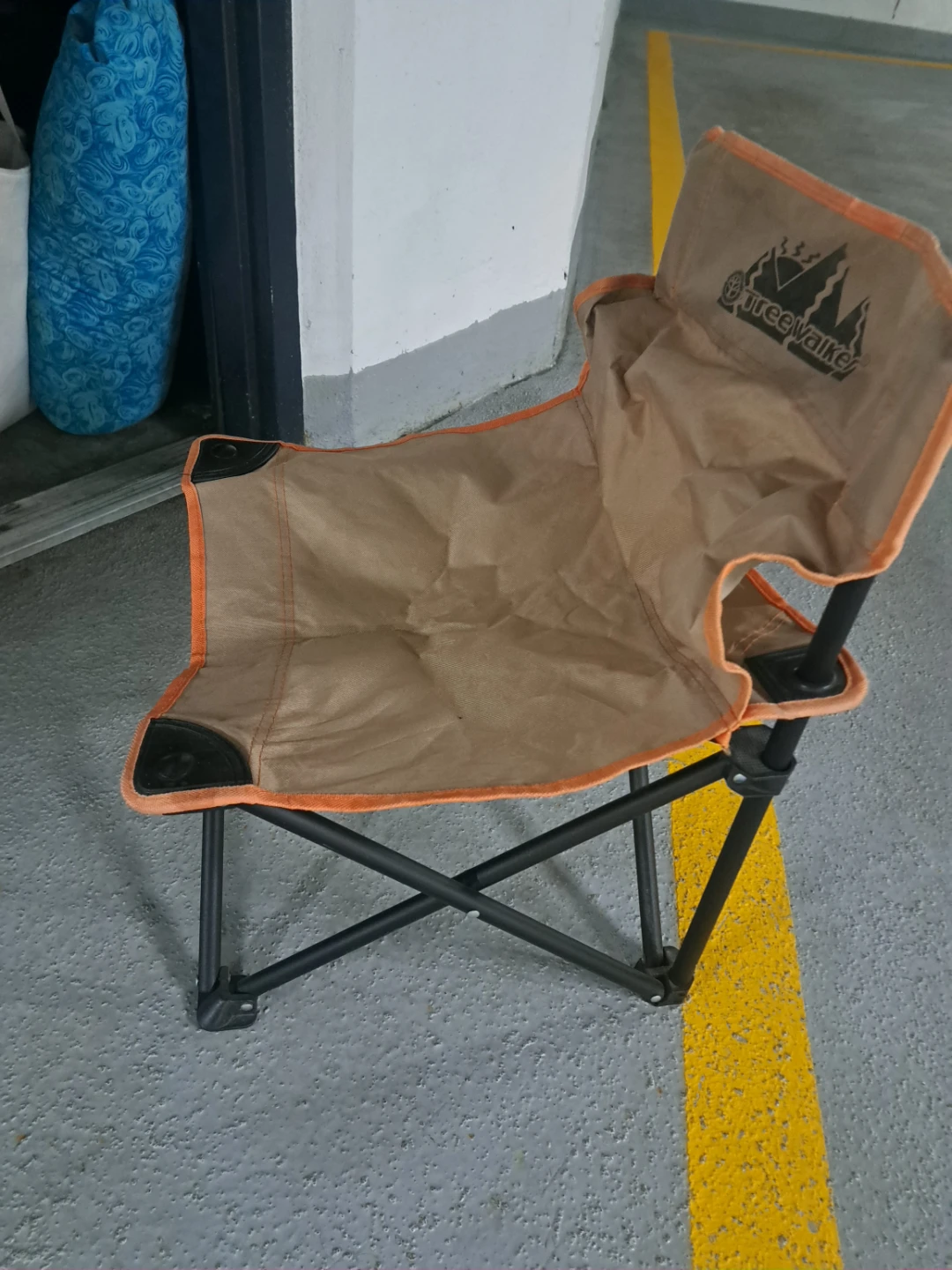 Coming small chair