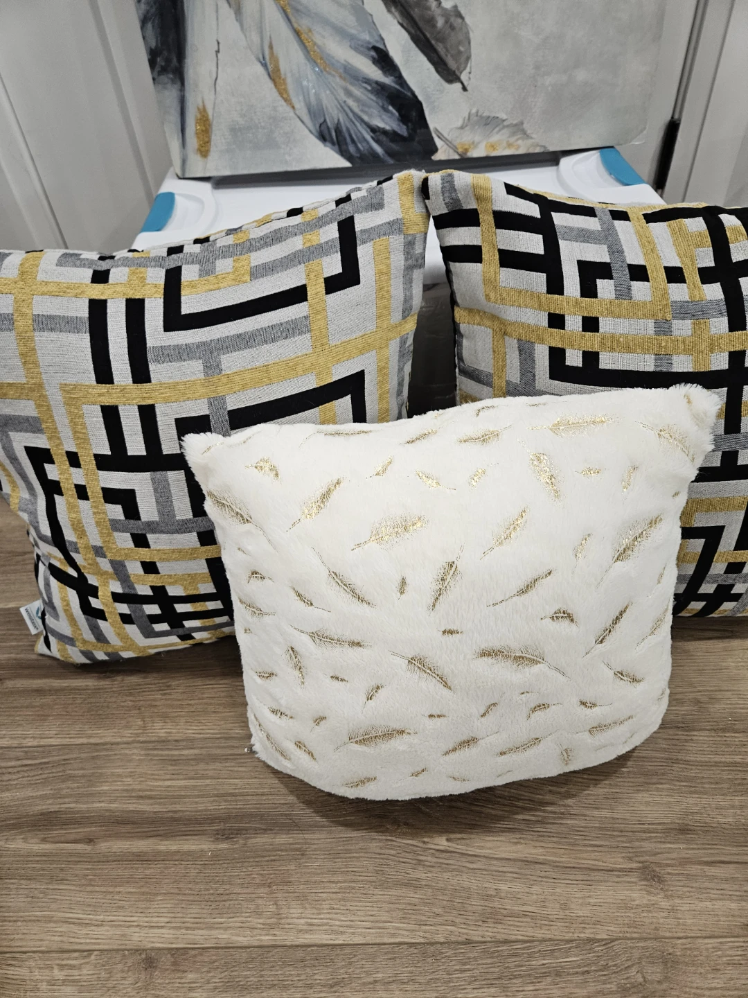 Srt and Set of three decorative throw pillows - photo 2