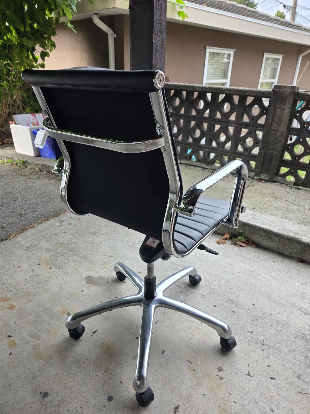 Black ribbed office chair - photo 4