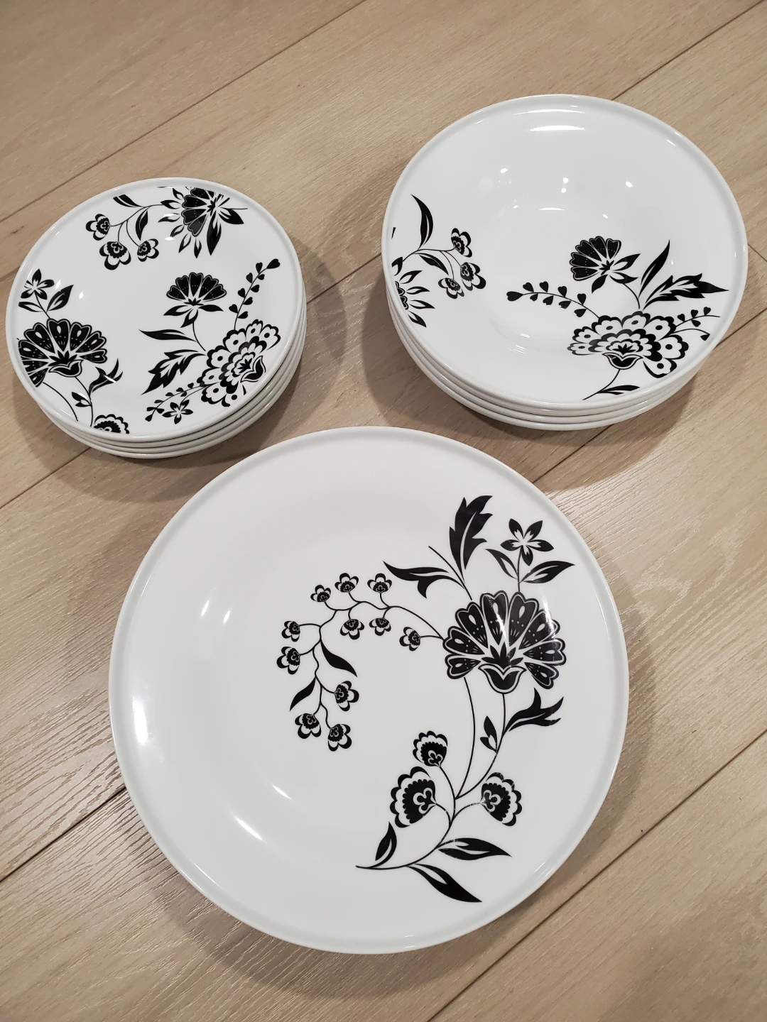 Cordon Bleu BIA Set of 12 Plates