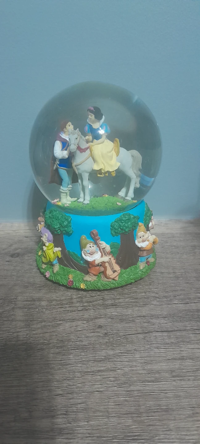 Enesco Disney Snow White and Prince Snow Globe - photo 4