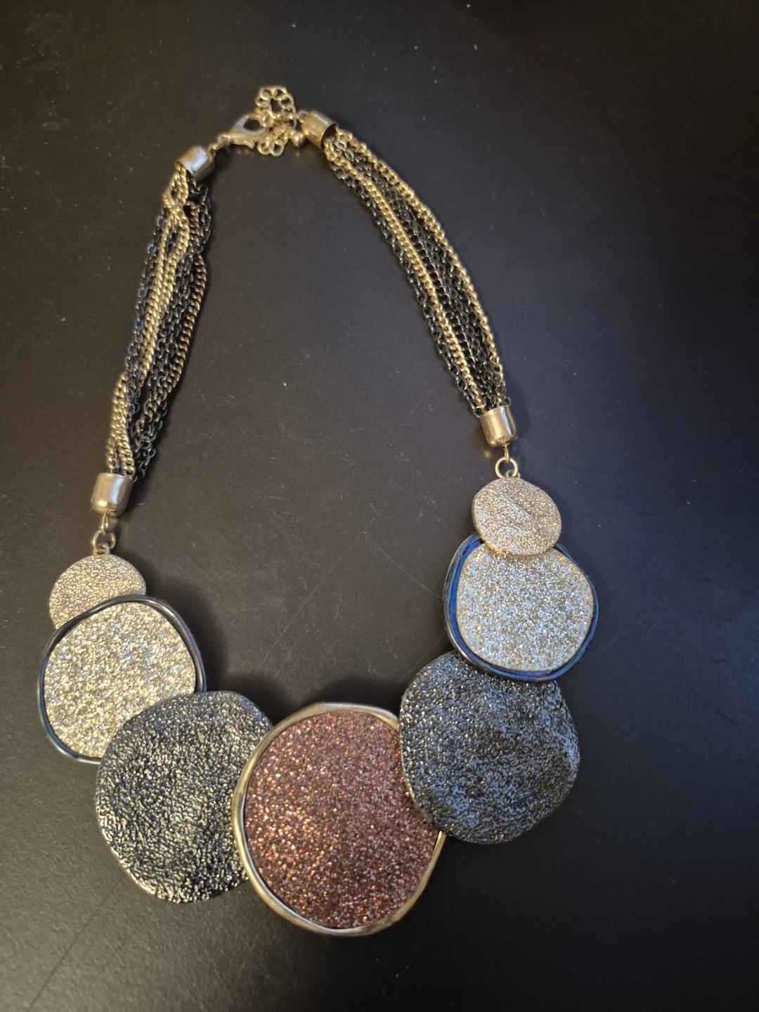 Multi-Layered Textured Circle Necklace🏈