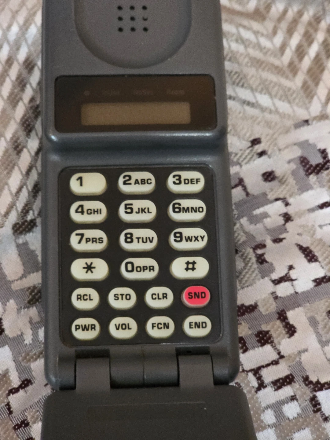 📞 90s Tech: Working Twin Motorola Brick Phones & Dock Bundle - photo 3