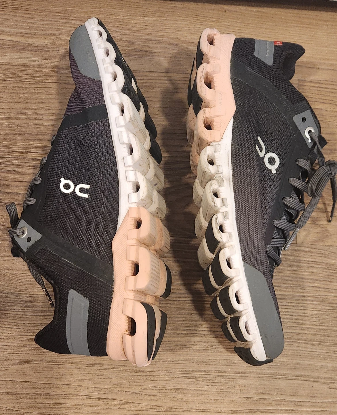 On Cloud Running Shoes size 7 women