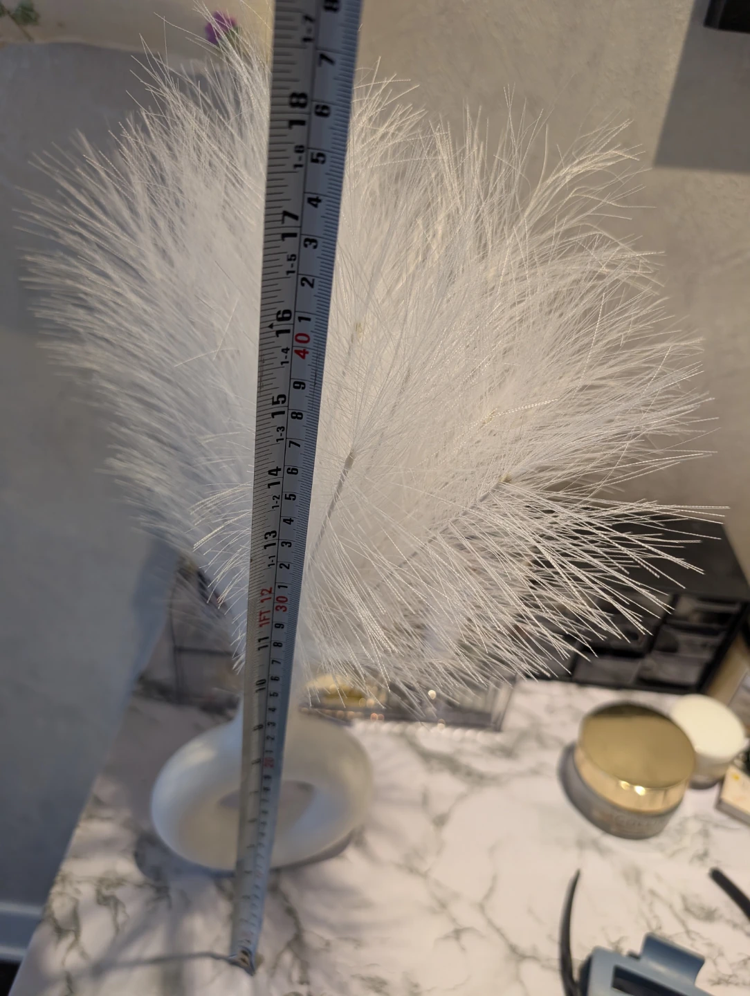 White donut vase with faux pampas grass - photo 3