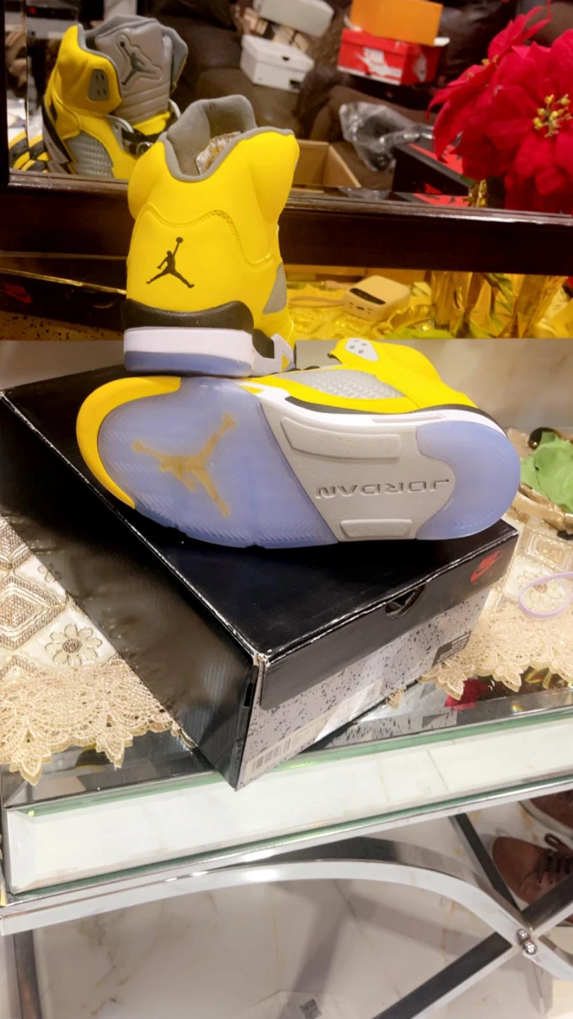 Air Jordan 5 Retro Varsity Maize Size 9, 12 - photo 5