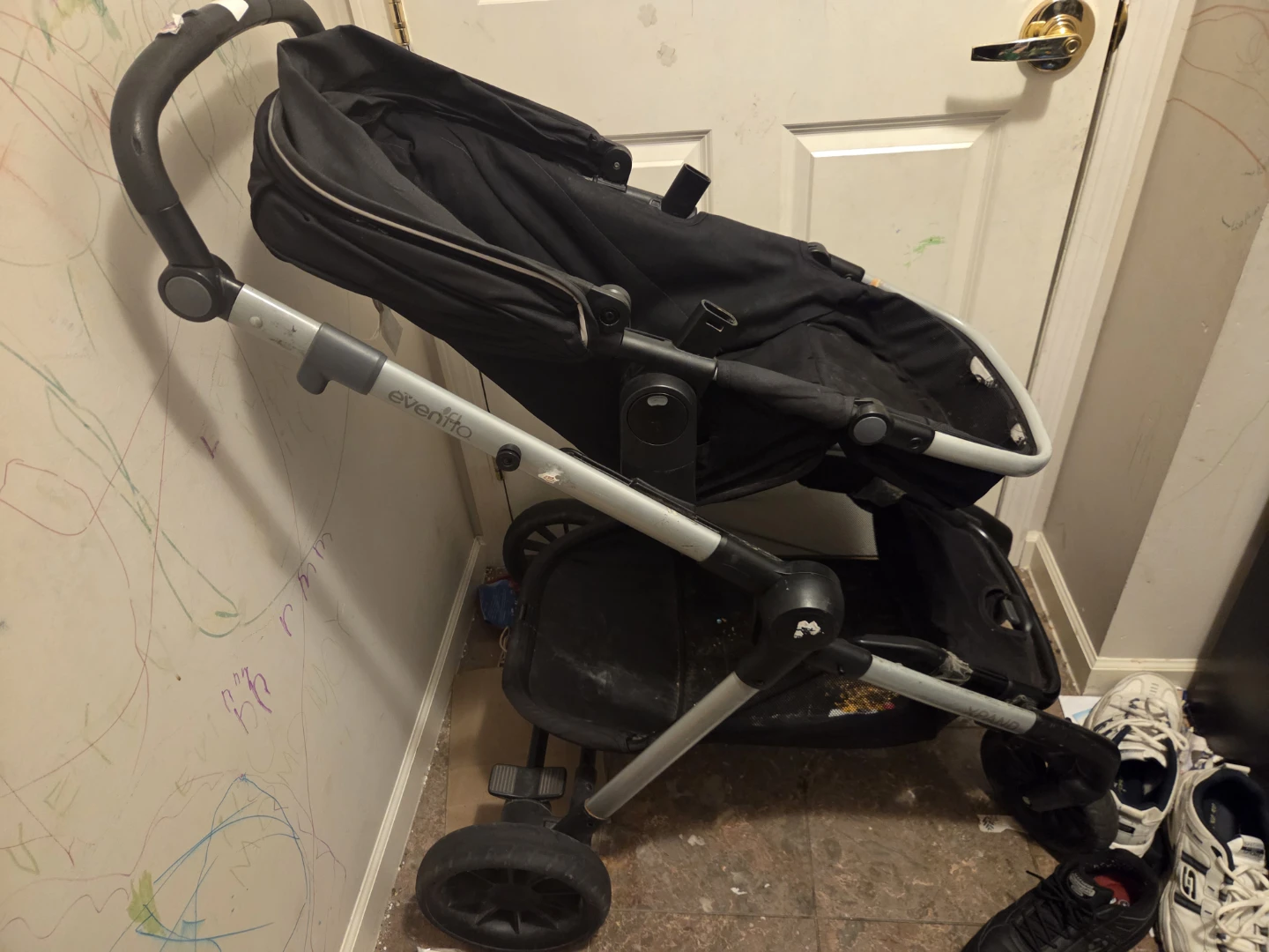 Evenflo Pivot Stroller - Black