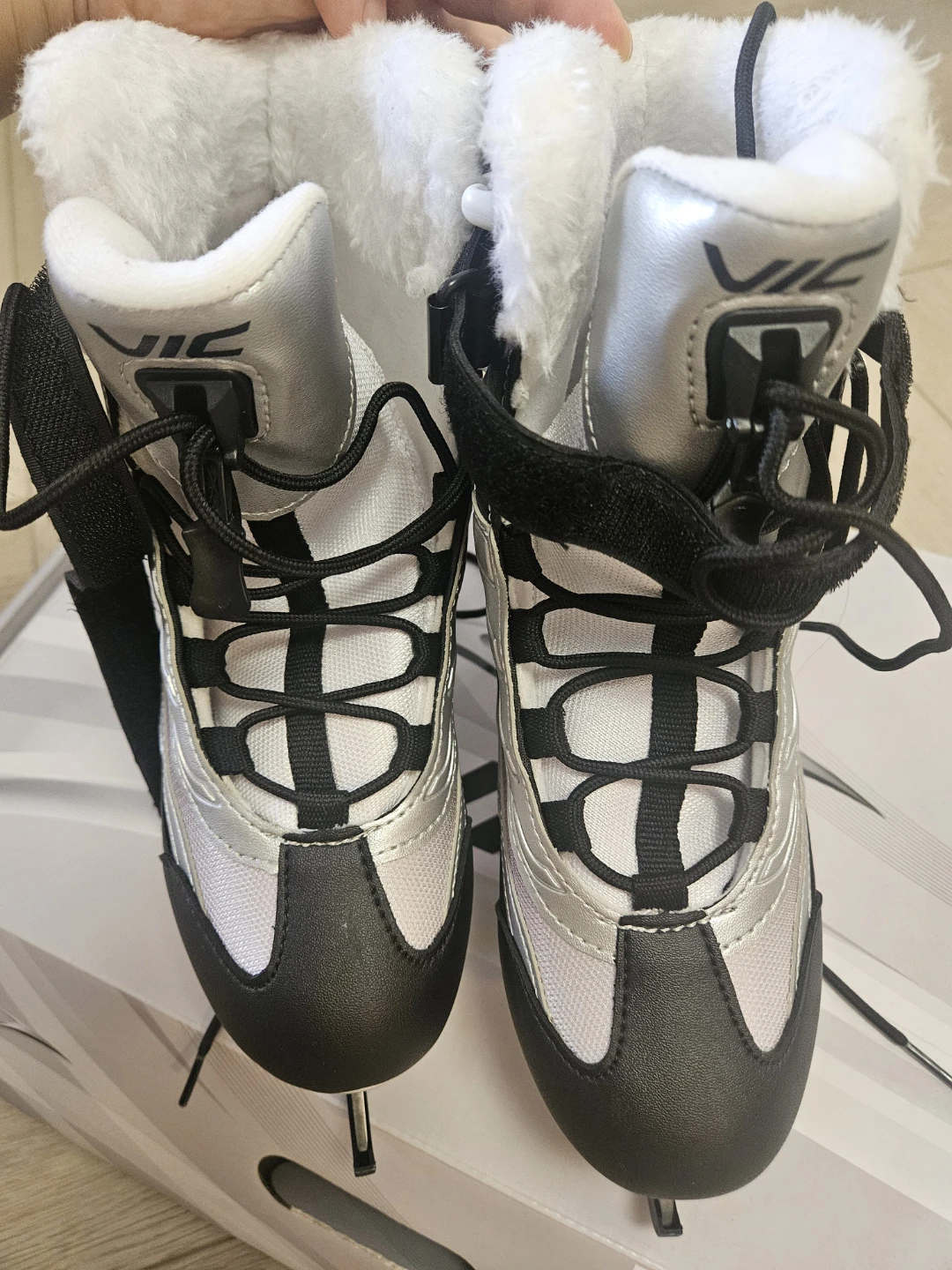 VIC Women's Recreational Ice Skates - Size 6 &size 7 - photo 2