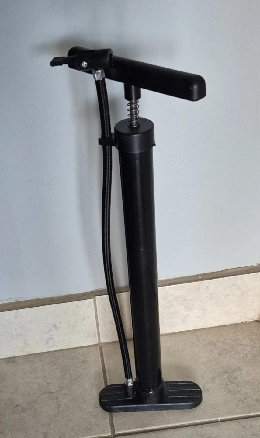 Bicycle with Helmet and Air Pump - photo 3
