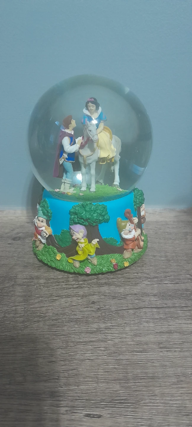 Enesco Disney Snow White and Prince Snow Globe - photo 2