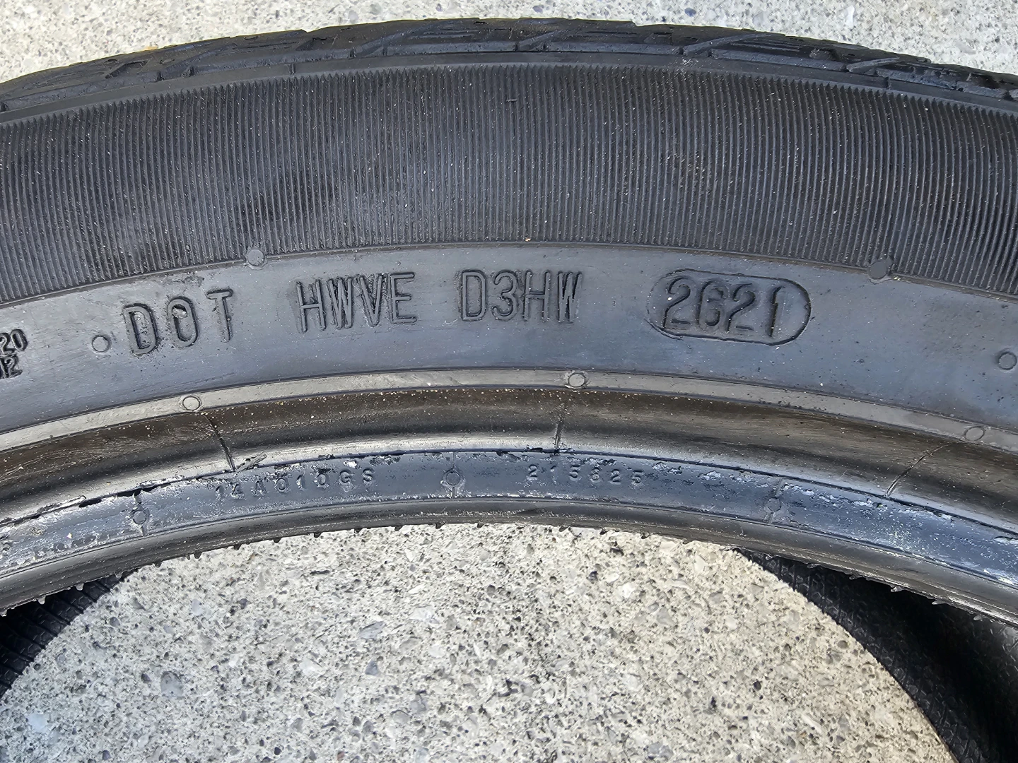275/40 R22 ALL SEASON TIRE (1 ONLY) - photo 4