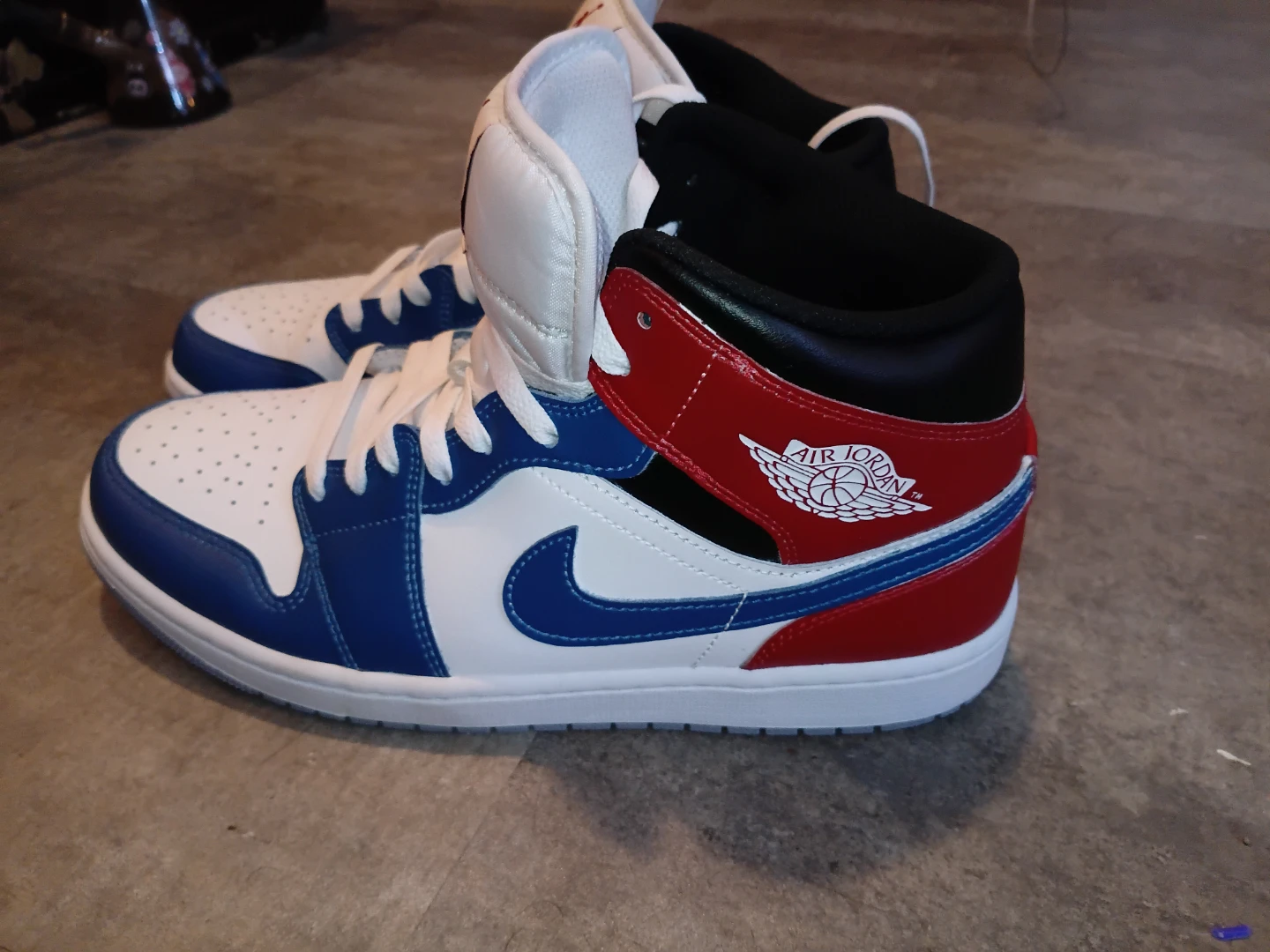 Air Jordan 1 Mid Shoes - photo 2
