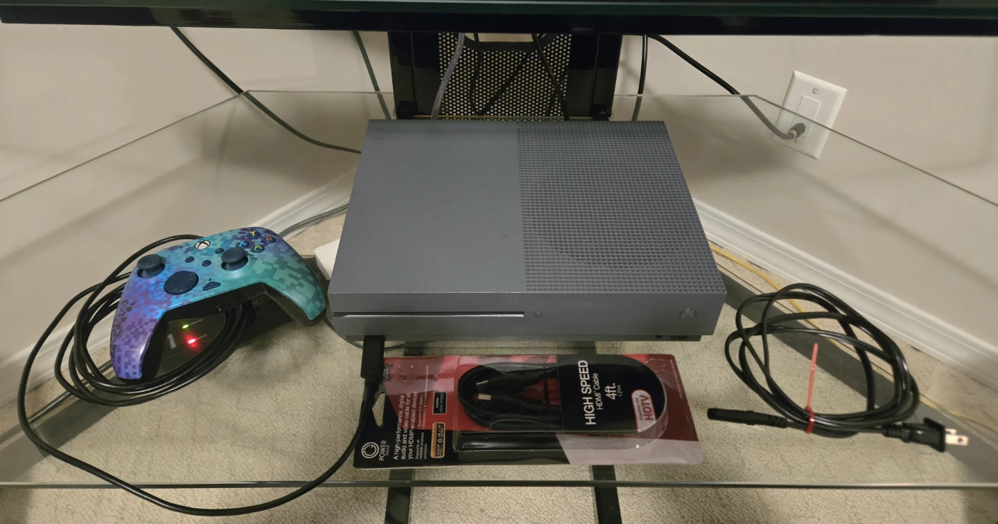 Xbox One S Gears of War Edition + PDP Controller + Forza