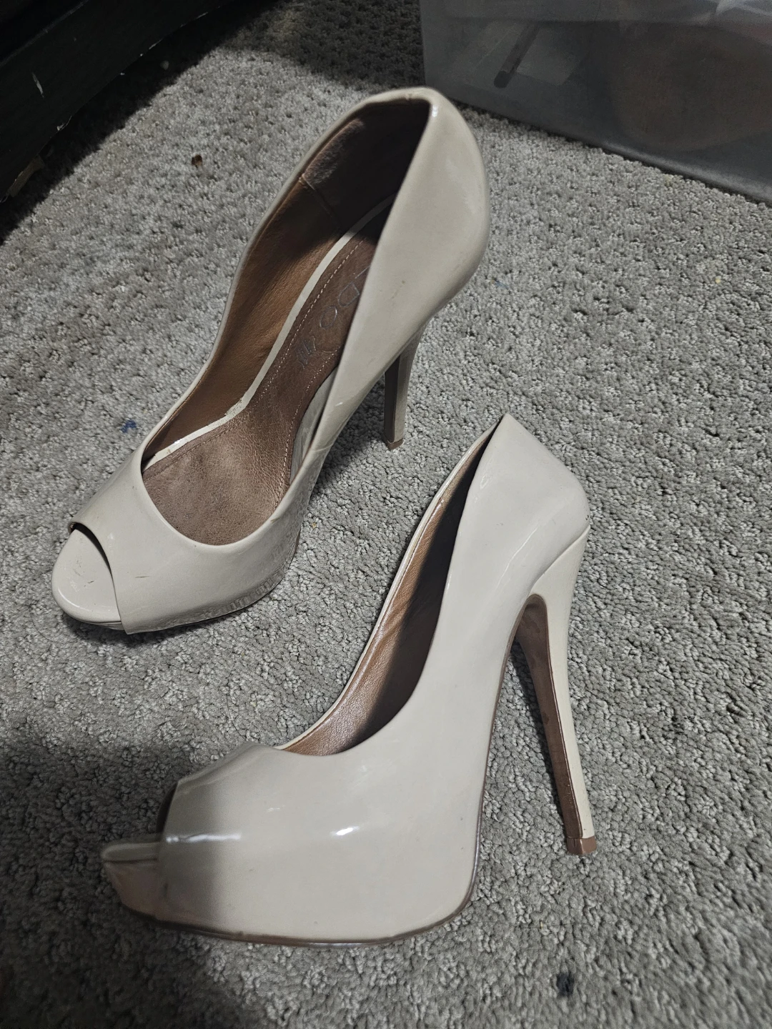 Aldo beige patent peep-toe heels