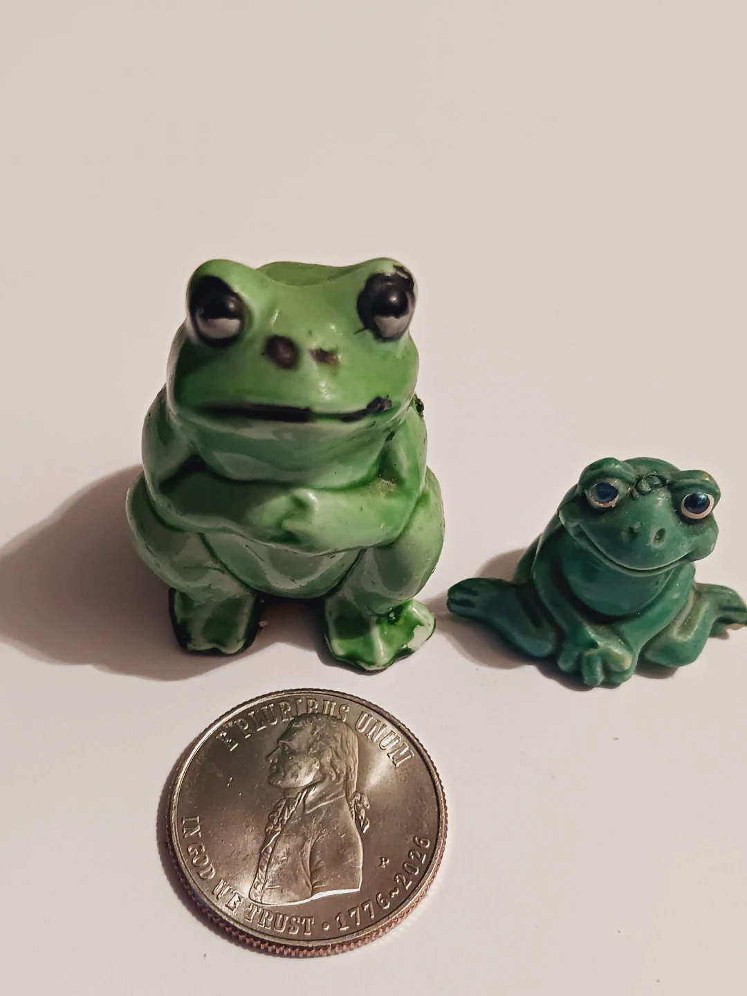 2 Cute Miniature Ceramic Frog Figurines Set - photo 2