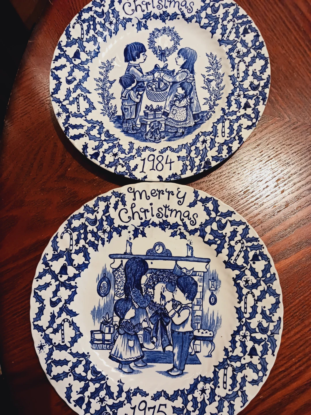 2 × Collectible Staffordshire English 🎄 Christmas Plates - photo 4