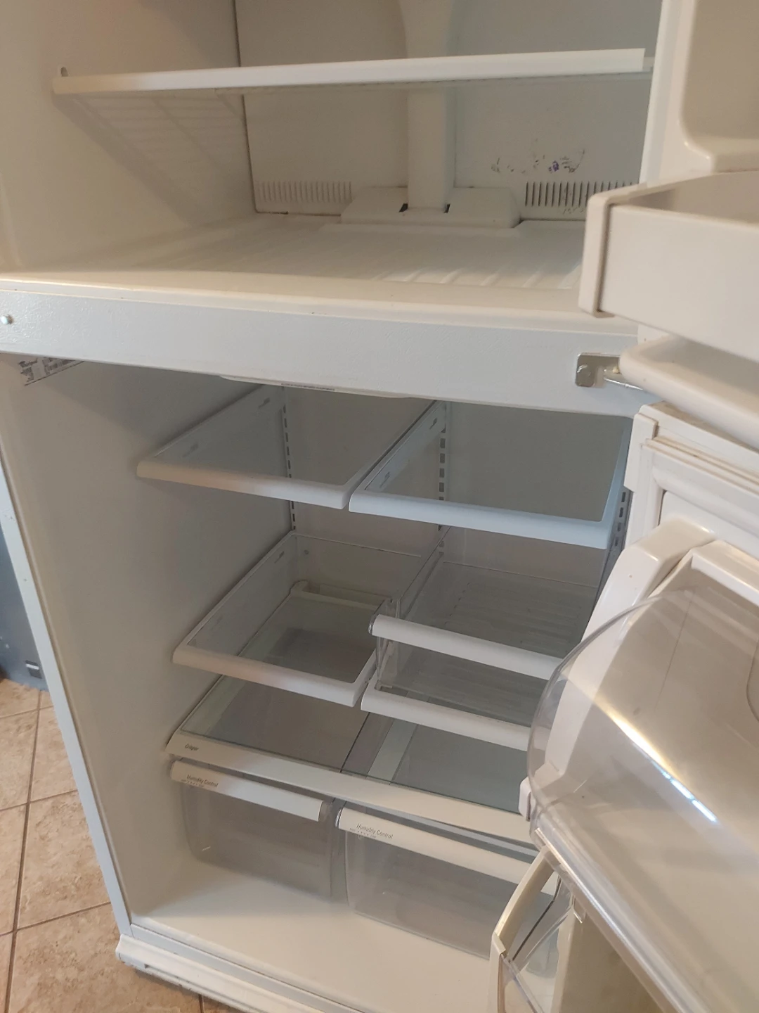 Whirlpool Top Freezer Refrigerator - photo 2