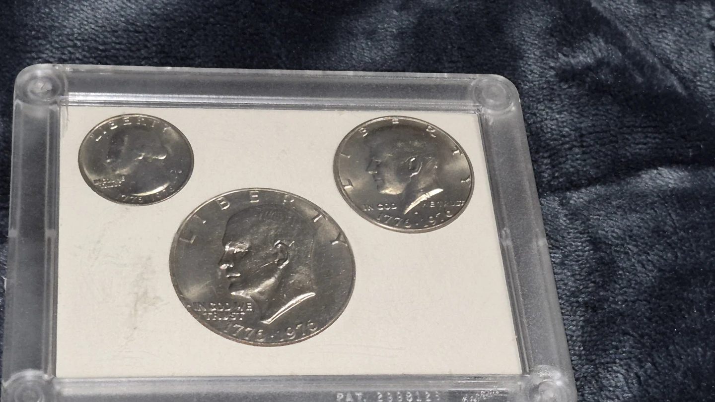 1776-1976 Bicentennial Coins and Silver Bar - photo 4