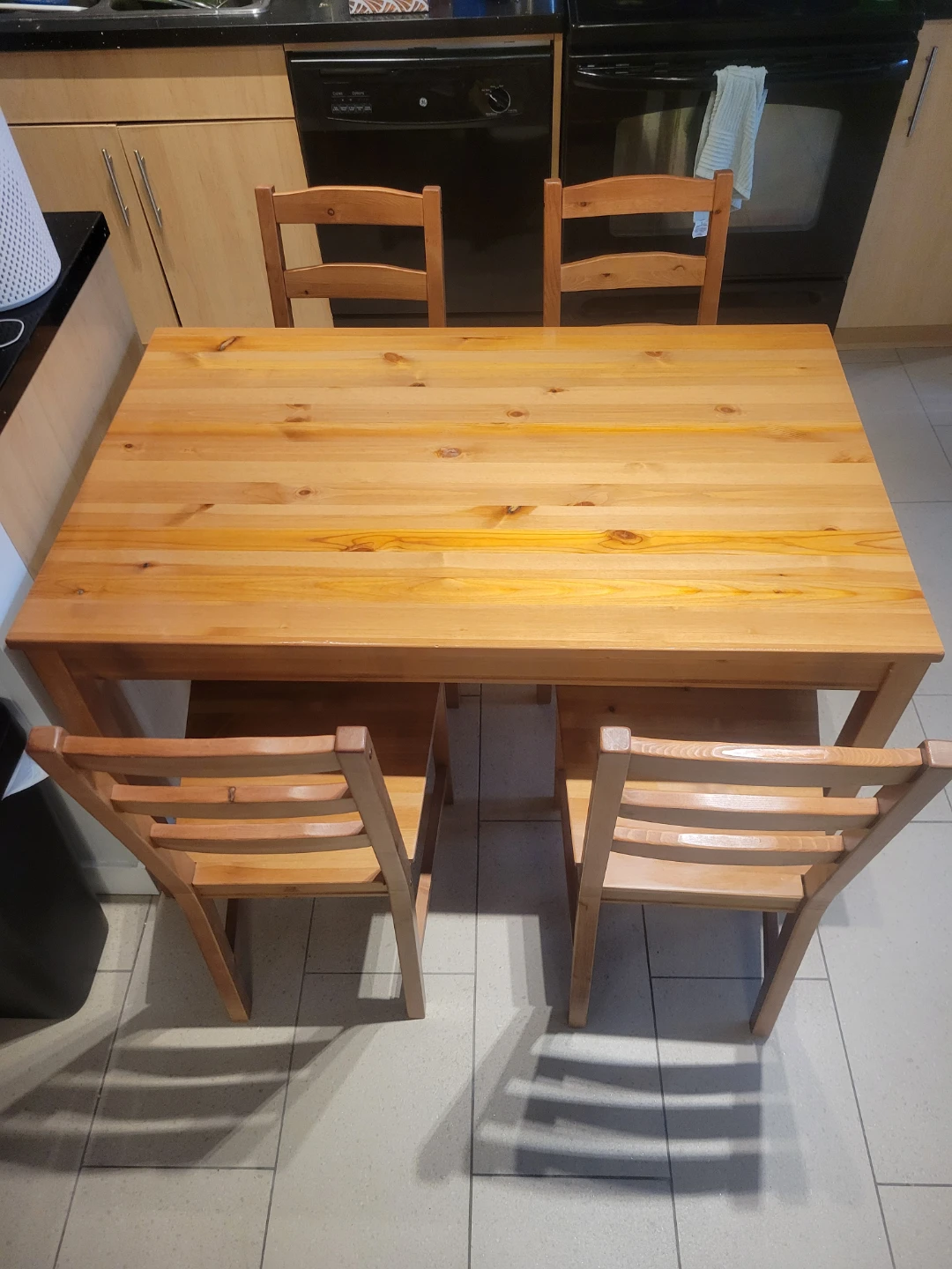 Table and chairs - photo 3