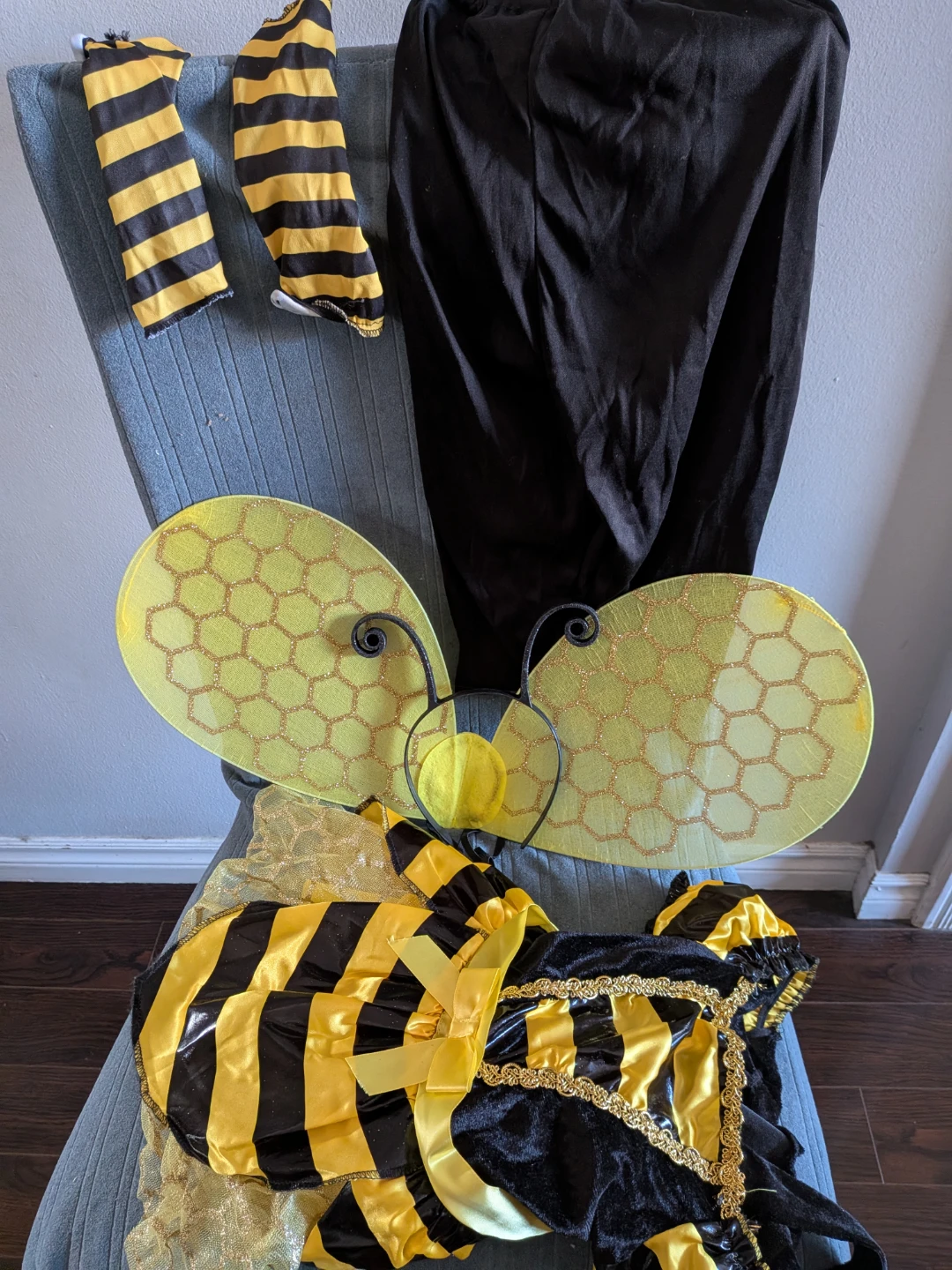 Halloween  Honeycomb Bee Costume Size S 4-6 - photo 3