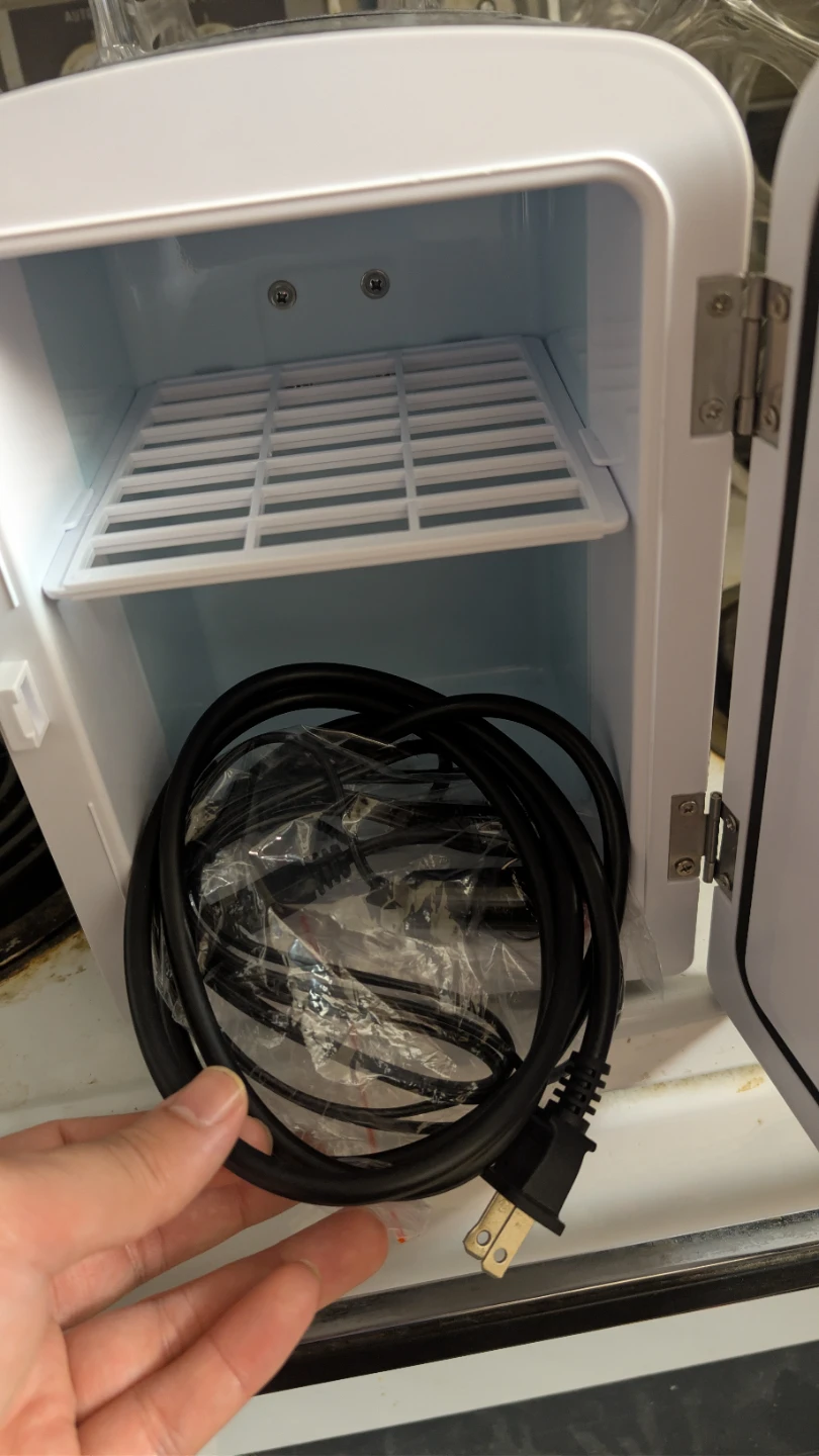 Koolatron Retro Mini Fridge - photo 2