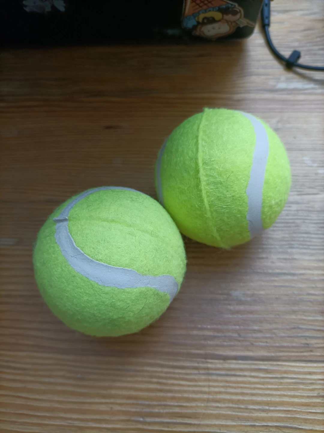 🏈Two tennis balls
