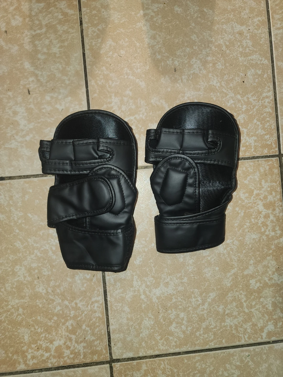 Lekaro Boxing Gloves and Shin Guards Set - photo 2