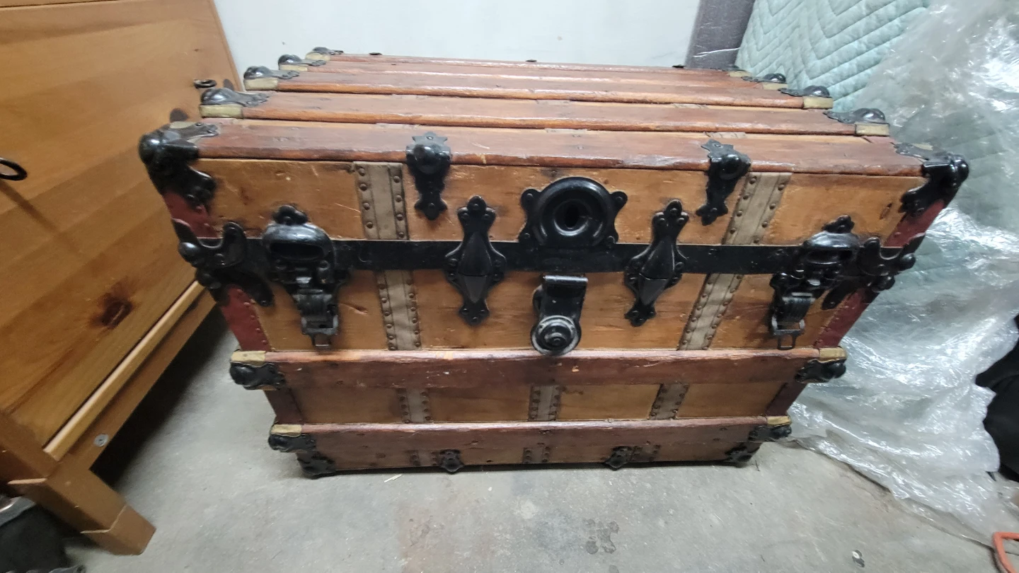 🏈 Vintage Wooden Steamer Trunk - photo 2