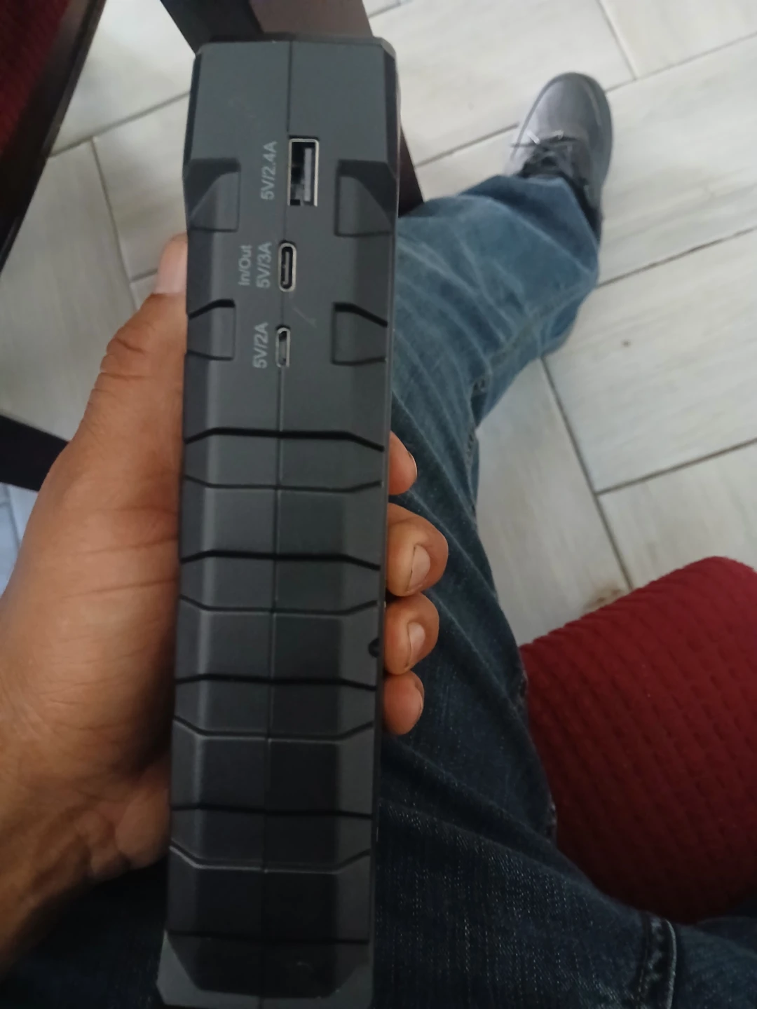 Jomgand Jump Starter Portable Charger - photo 5