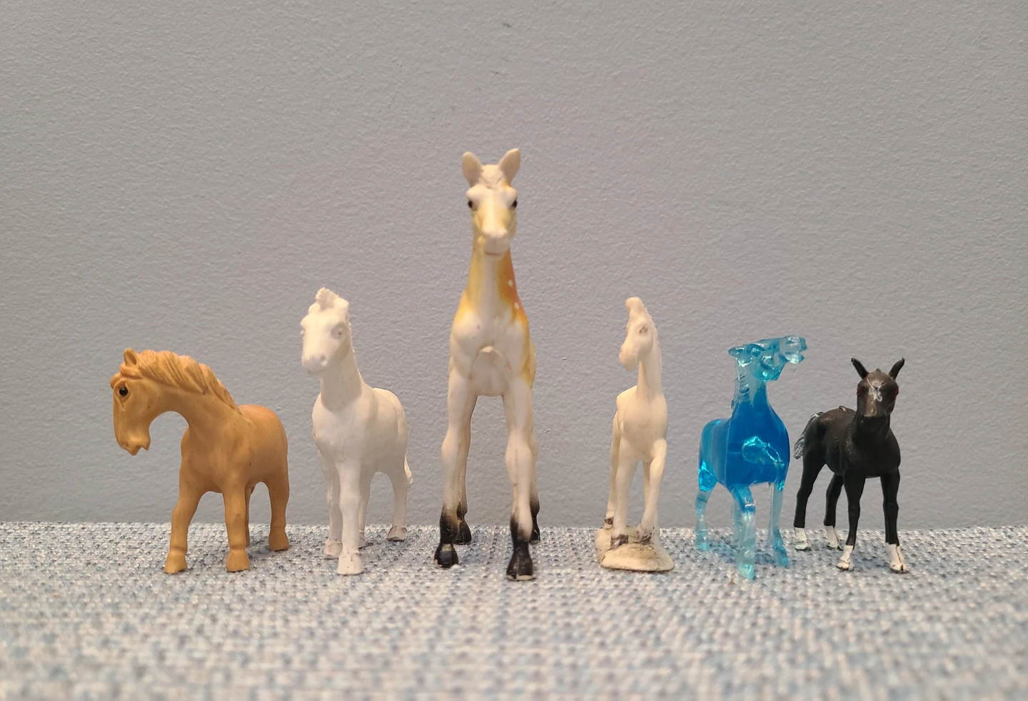 SIX Toy Horse Figures - photo 2