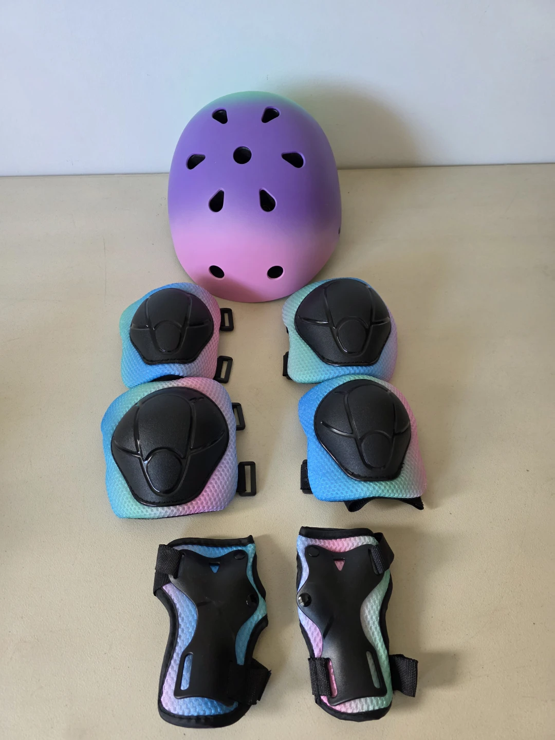 Kid's Medium Helmet & Pads 🏈