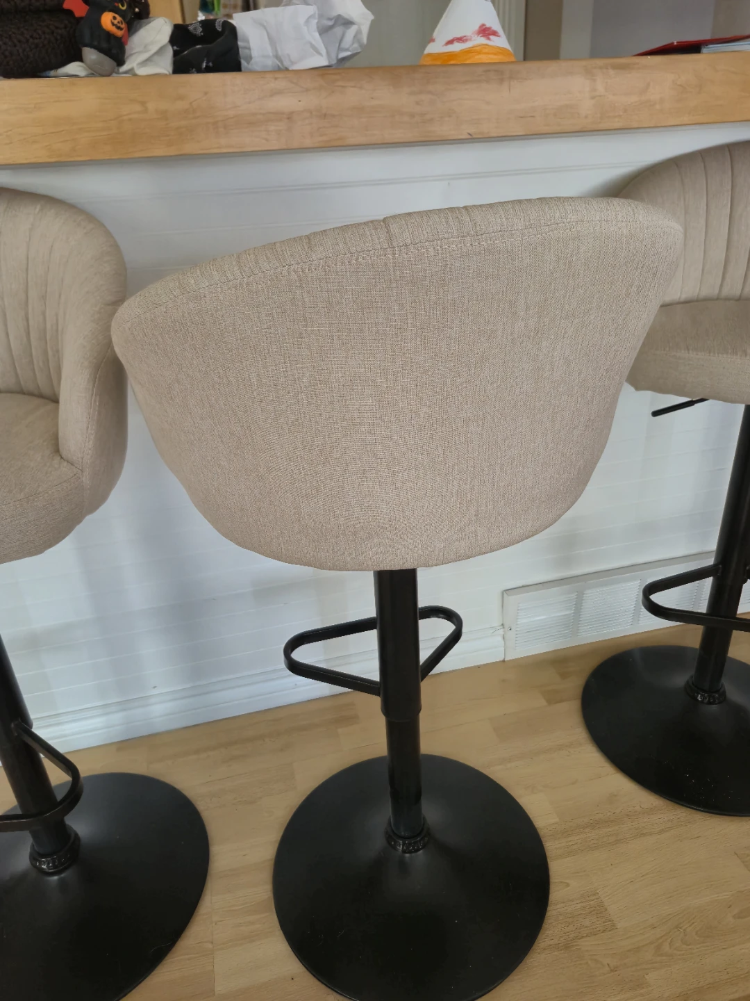Set of 4 Adjustable Cream Bar Stools - photo 3