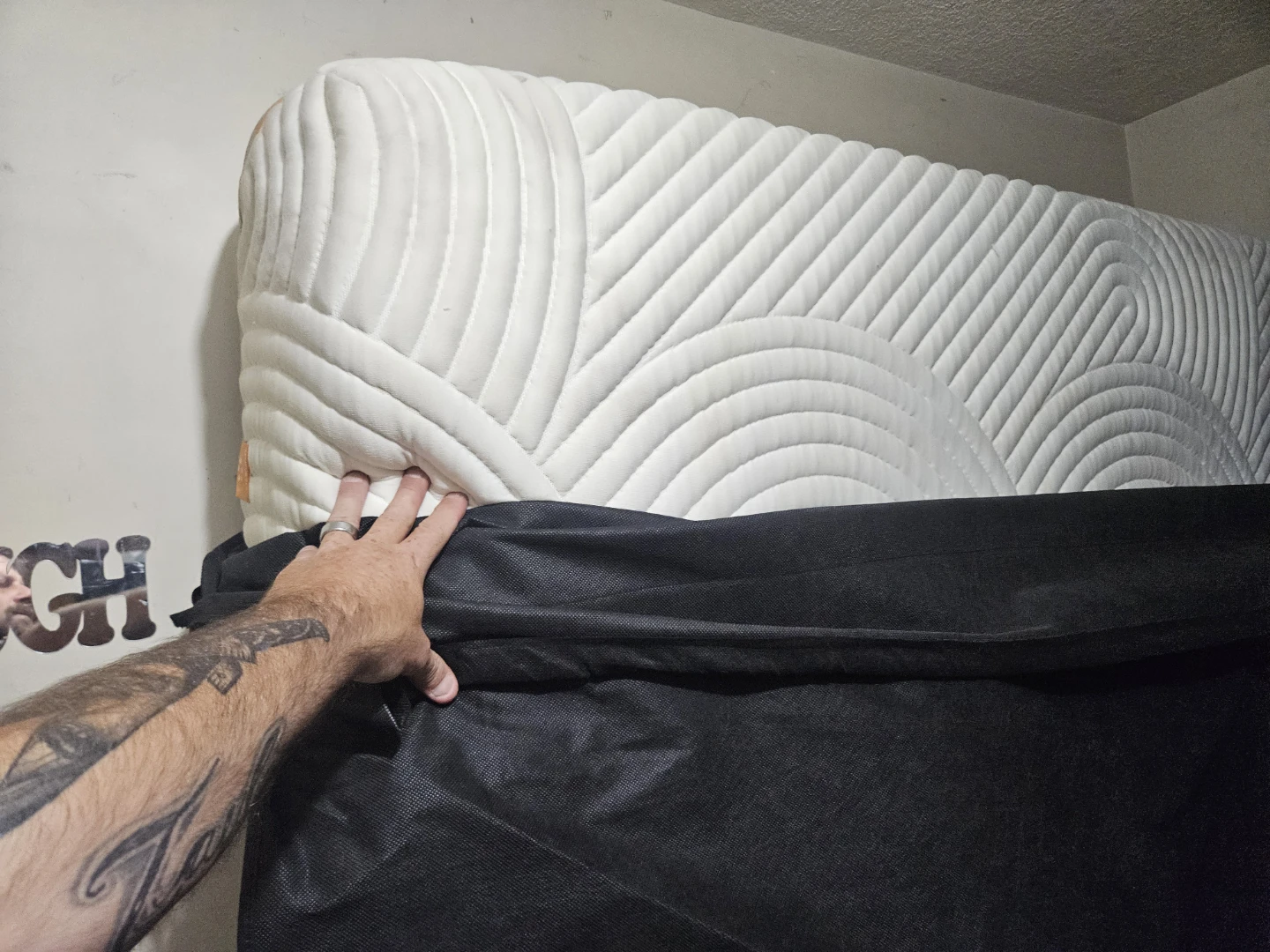 TEMPUR-PEDIC ELITE BREEZE MATTRESS — NEVER EVER USED  *QUEEN* - photo 3