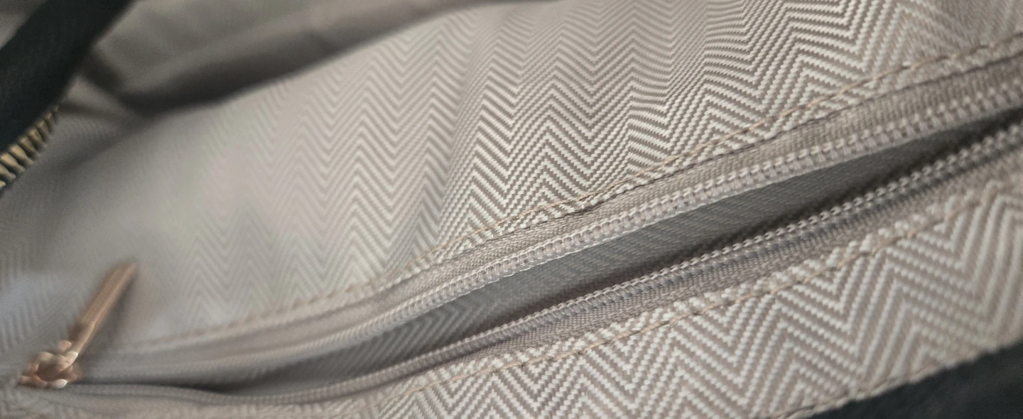 Black pebble-textured crossbody bag - photo 4