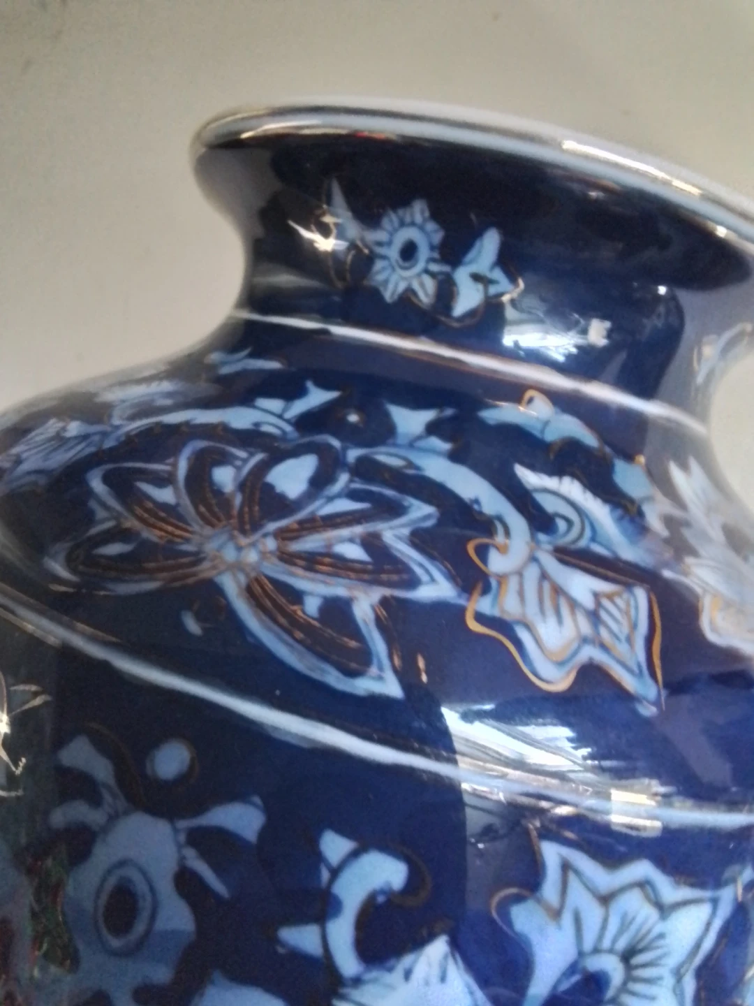 12" Chinese Satsuma Cobalt Blue Porcelain Vase - Gold Gilt Trim - photo 5