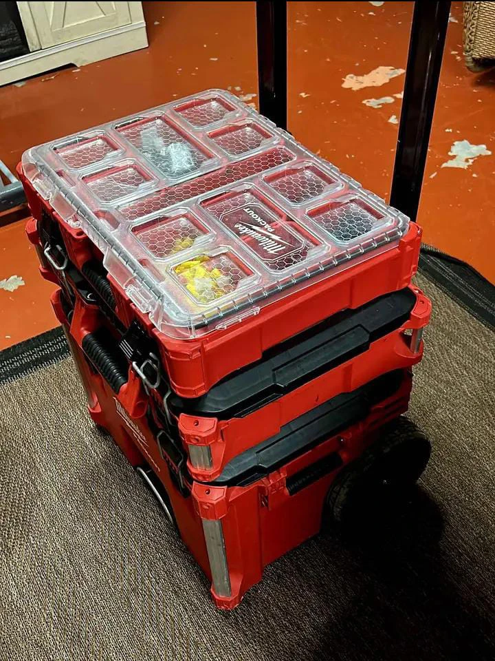 Milwaukee Packout Rolling Tool Box System - photo 3