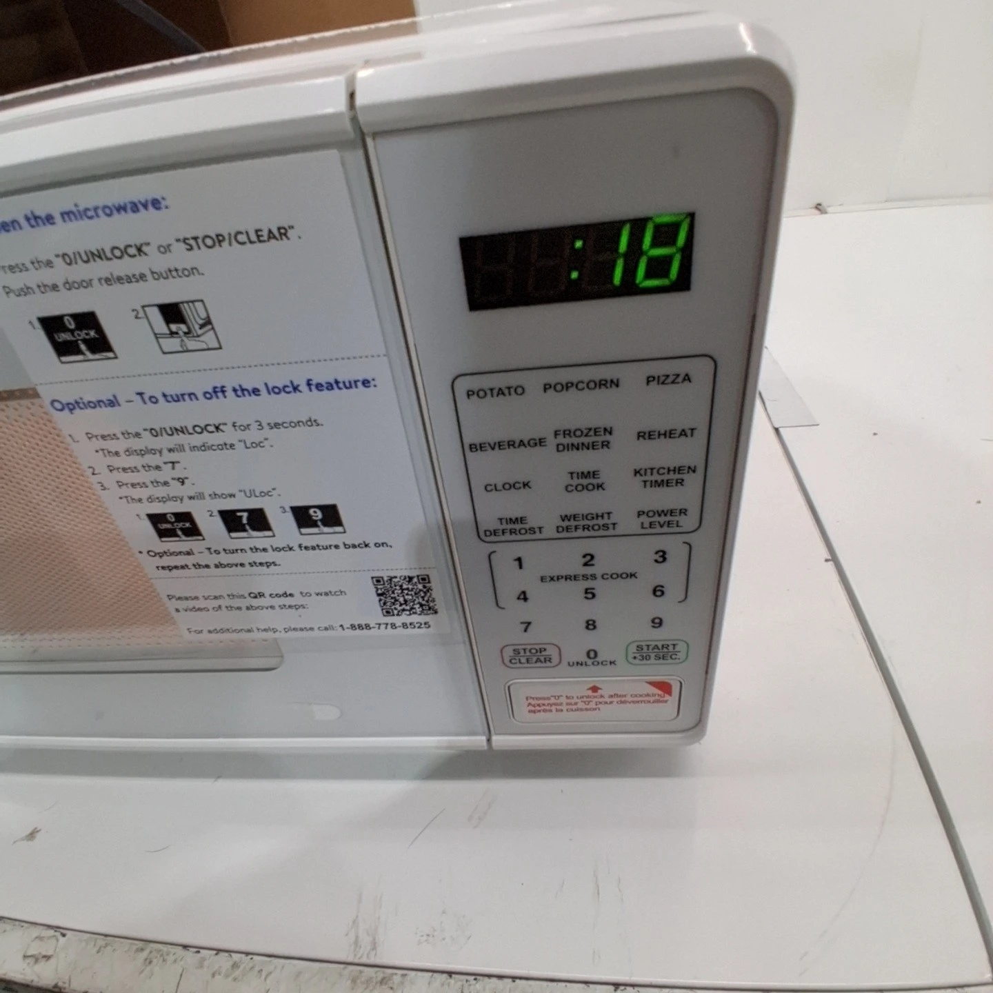NEW- Mainstays Microwave 700W - photo 3