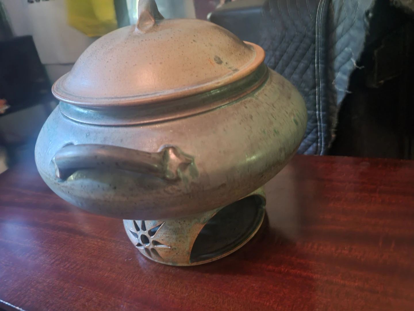 Ceramic Pot with Stand