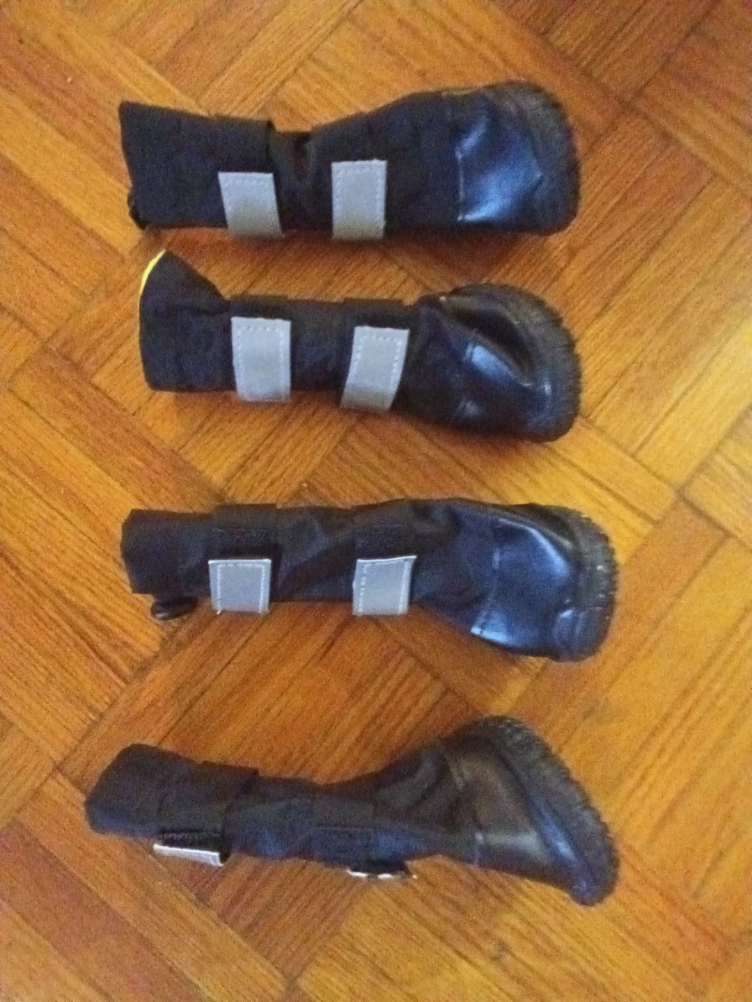 Set of 4 Black Dog Boots. Brand new. Medium - photo 4