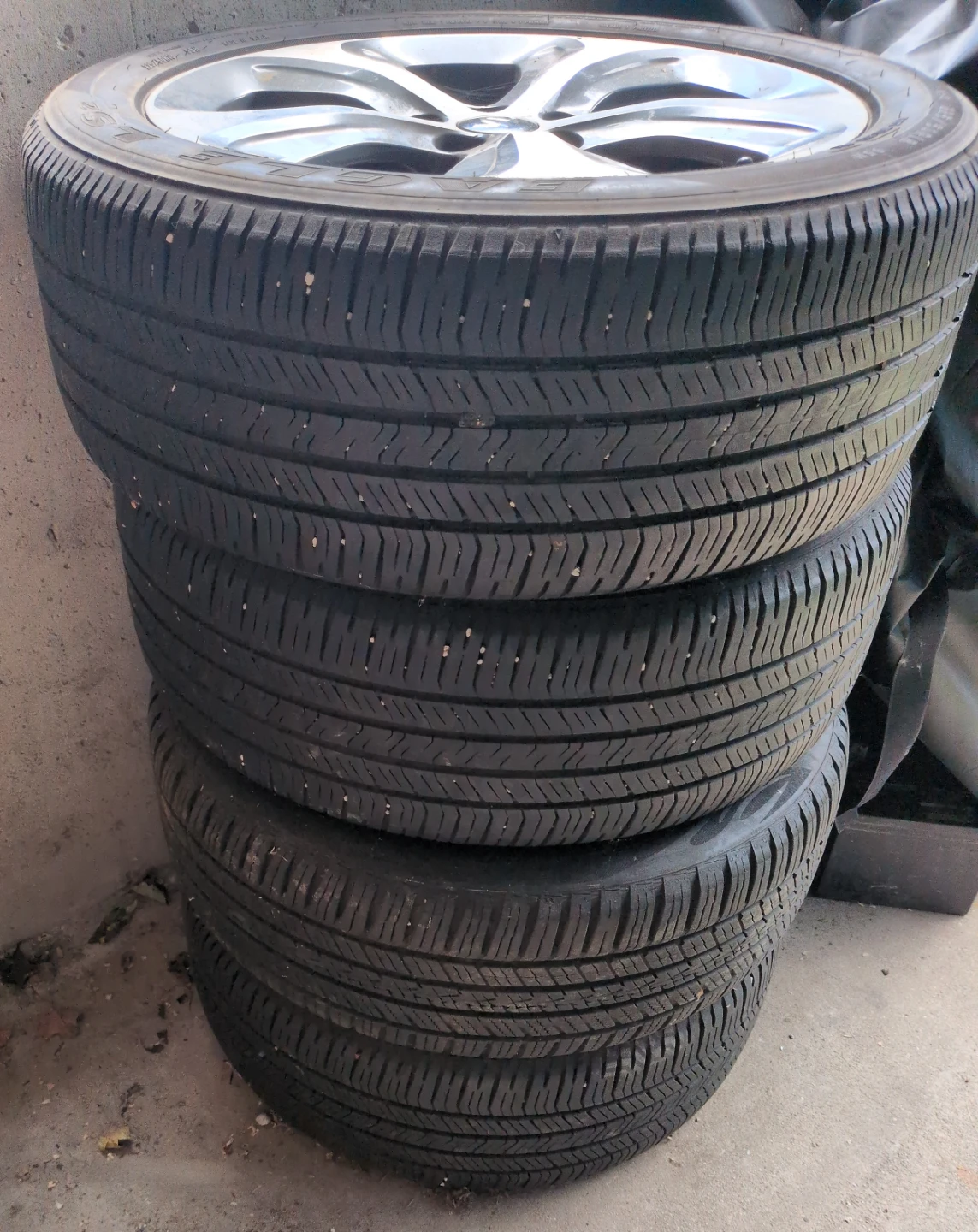KIA Factory Alloy Wheel with Tire - photo 2
