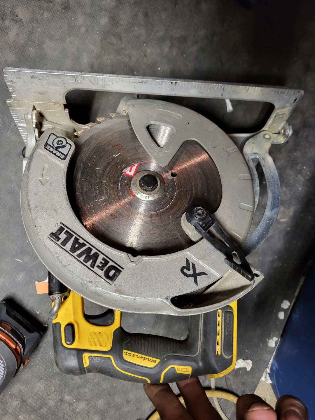 DeWalt 20V Max XR Brushless 7 1/4" Circular Saw🏈