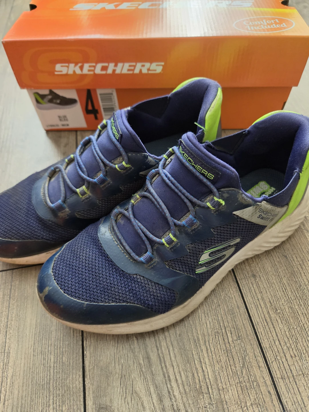 🏈kids size 4 Skechers sneakers