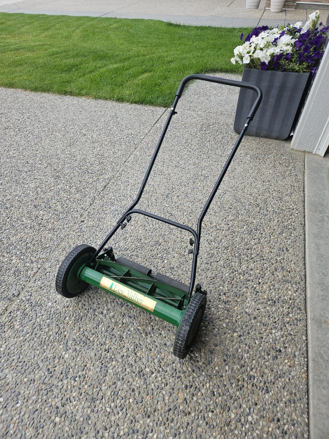 18" Lee Valley Reel Mower & Sharpening Kit - photo 2