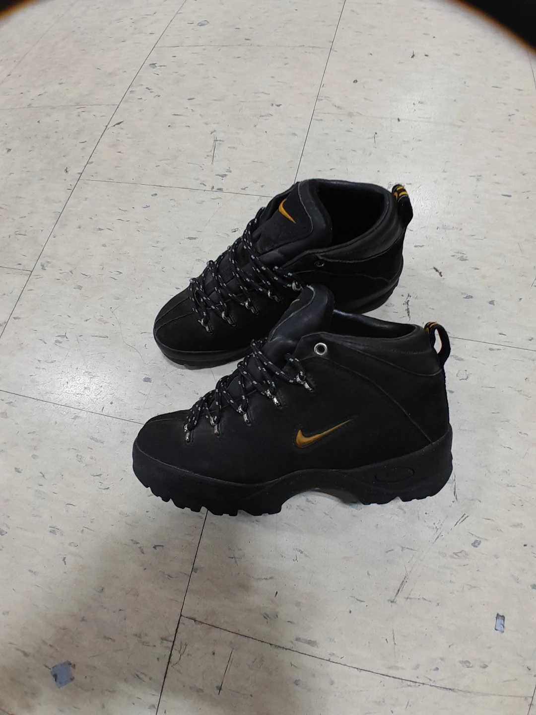 Nike Manoa Black Hiking Boots For Boys/Teens Size 5 - photo 5