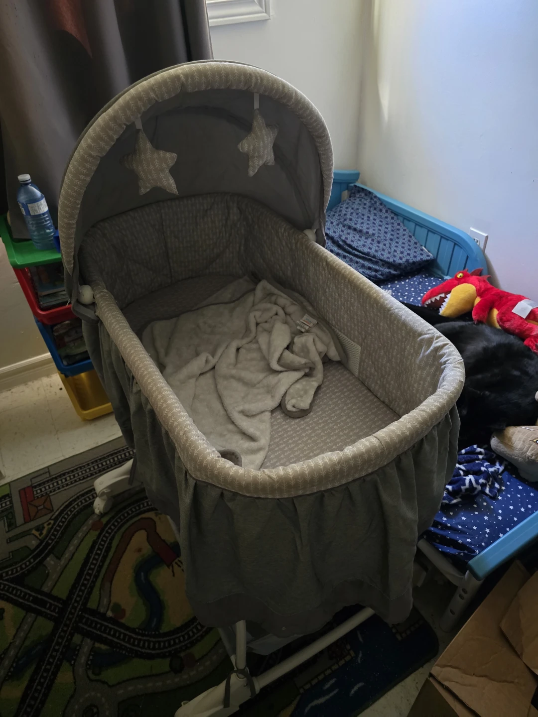 Baby bassinet with star canopy - photo 2